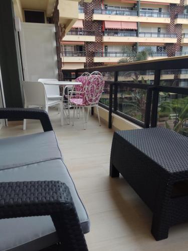 Esplendido APARTAMENTO, CARIHUELA EDIFICIO EL REMO, PRIMERA LÍNEA