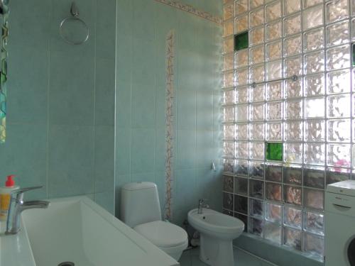 Kúpeľňa v ubytovaní Podil Apart Kontraktova ploshcha Андріївський узвіз Center