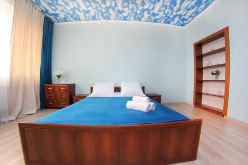 Postel nebo postele na pokoji v ubytování Razmestim в ЖК Айгерим