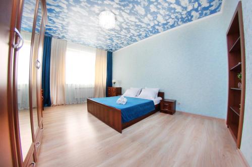 Llit o llits en una habitació de Razmestim в ЖК Айгерим