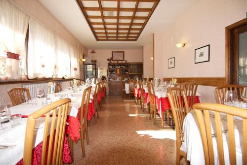Gallery image of Albergo Ristorante Galli in Pievepelago