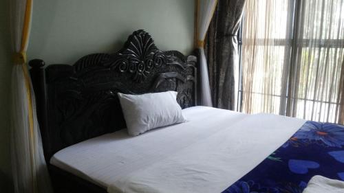 מיטה או מיטות בחדר ב-Penthouse Inn