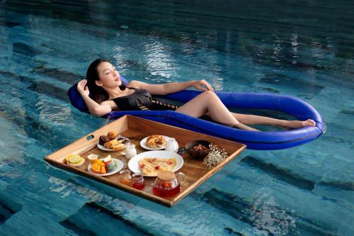 Bazén v ubytování M Hotel Phu Quoc nebo v jeho okolí