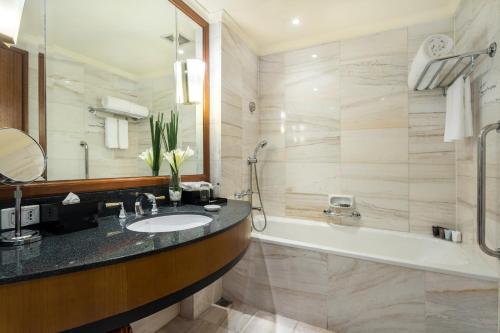 Un baño de Hôtel du Parc Hanoï