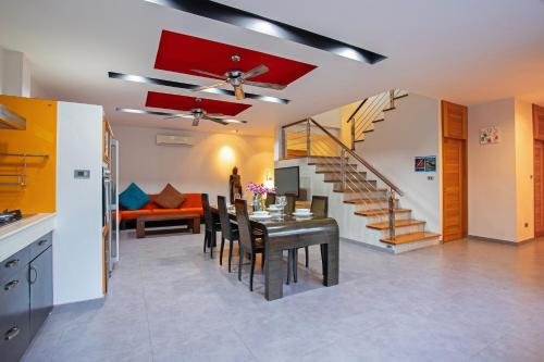 Χώρος καθιστικού στο Chic Villa Kloua with Private Pool, 3BR, Close to BCIS