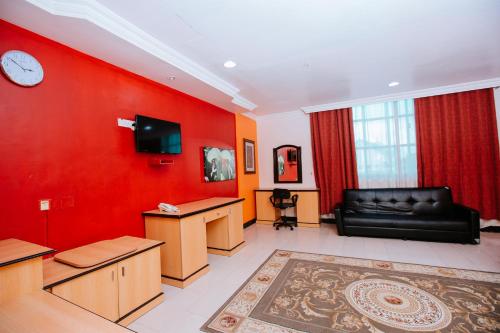 Televisyen dan/atau pusat hiburan di Mayfair Hotel