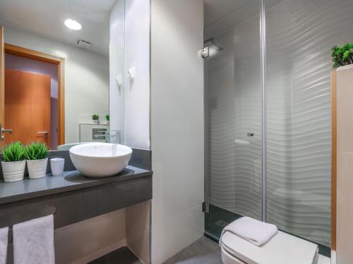 Ένα μπάνιο στο Luxury 1 Bedroom Apartment, Marina de Albufeira