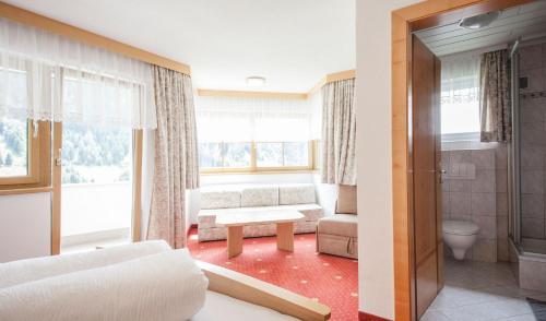 Koupelna v ubytování Apart Astoria