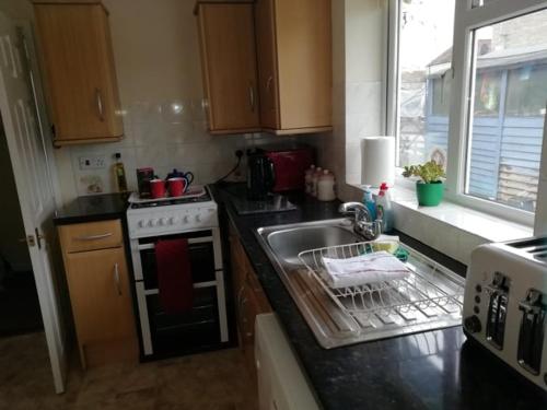 Virtuvė arba virtuvėlė apgyvendinimo įstaigoje Wedgewood Annexe - All the comforts of home