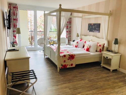a bedroom with a bed with a canopy at Weinquartier Burggarten in Bad Neuenahr-Ahrweiler
