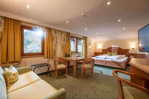 Postel nebo postele na pokoji v ubytování Hotel Garni Erler