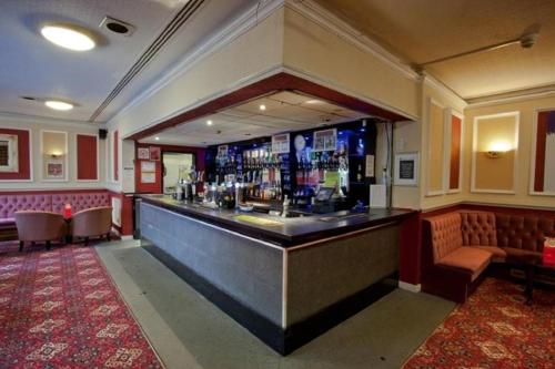 a bar in a restaurant with a bar counter at Coventry Hill Hotel in Coventry