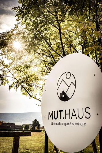 a sign for a nut haus restaurant and seminar at MUT.HAUS in Bischofsheim an der Rhön
