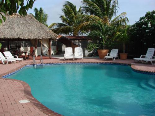 A piscina localizada em Cunucu Villas - Aruba Tropical Garden Apartments ou nos arredores