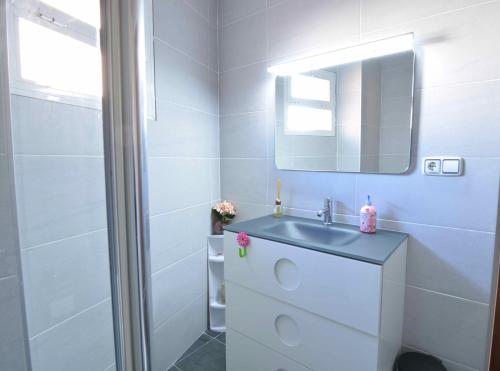 Kamar mandi di Reus Bedrooms 2 habitaciones con baño privado y cocina compartida