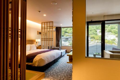 Postel nebo postele na pokoji v ubytování Unzen Kyushu Hotel