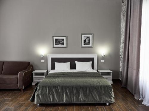 Een bed of bedden in een kamer bij Hotel Abaata