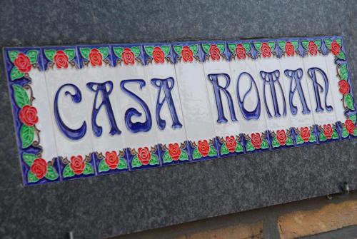 a cake with the words crash radio on it at B&B Casa Roman & Vakantiewoning voor 1 pers tot max 32 personen in Zonhoven