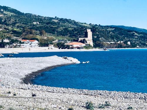 a beach with a large body of blue water at B&B Rosa dei Venti in Roseto Capo Spulico