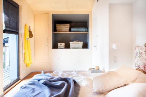 a living room with a bed and a couch at Il Lavatoio in Cissano