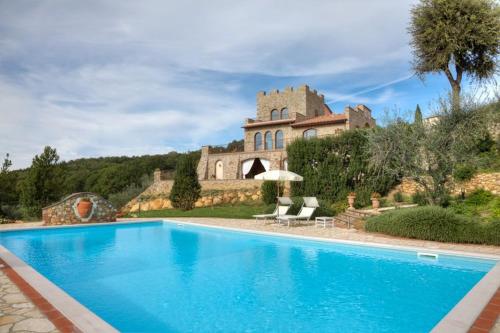 a large swimming pool in front of a house at La Vecchia Sassa in Montaione
