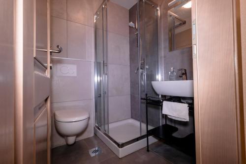 Ένα μπάνιο στο Apartments Pia
