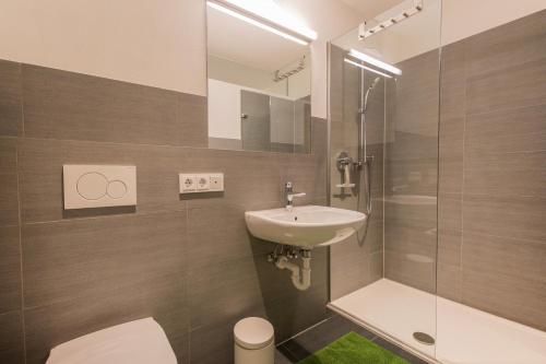a bathroom with a toilet and a sink and a shower at Ferienwohnung Robi in Fulpmes