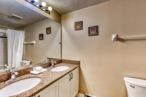 a bathroom with two sinks and a toilet at Condo 305 at North Creek Resort in Blue Mountains