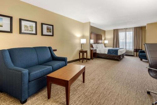 Un lugar para sentarse en Comfort Suites Dayton-Wright Patterson