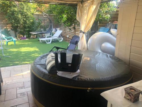 a backyard with a trampoline and a trampoline at Charming Unit with Pool and Great Amenities in Rishon LeẔiyyon