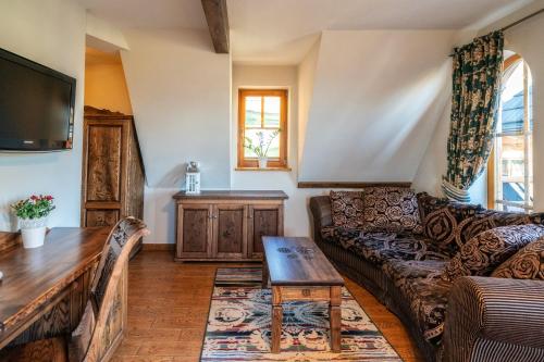a living room with a couch and a table at Butorowy Dwór in Kościelisko