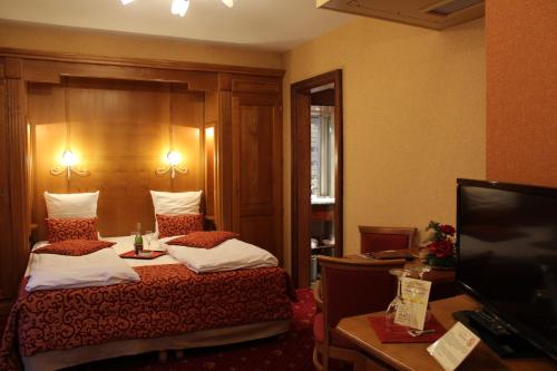 Säng eller sängar i ett rum på Hôtel Le Mittelwihr