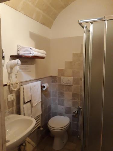 Kylpyhuone majoituspaikassa Fontana Vecchia B&B