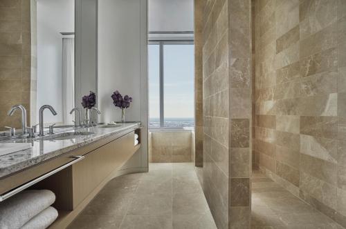 Four Seasons Hotel Philadelphia at Comcast Center Image