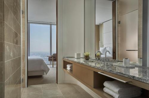 Four Seasons Hotel Philadelphia at Comcast Center Image