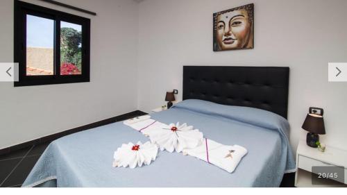 Tempat tidur dalam kamar di Paraiso villas