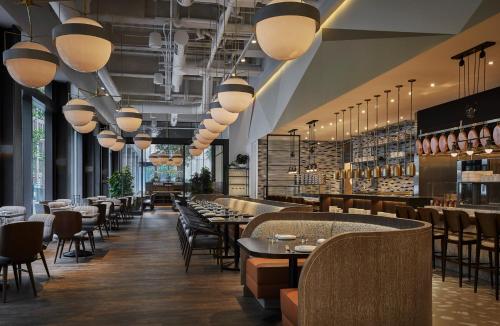 Four Seasons Hotel Philadelphia at Comcast Center Image