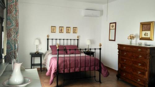 A bed or beds in a room at El olivar de Concha, Caminito del Rey