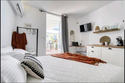 Acropolis stunning view Penthouse in Plaka for 2!