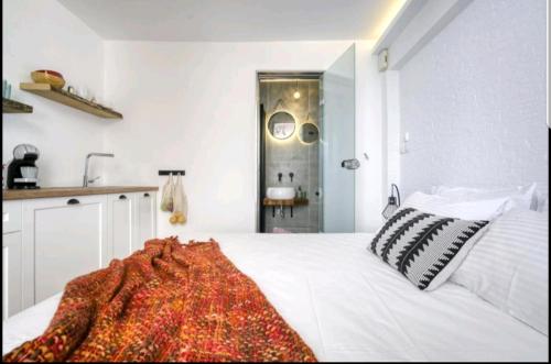 Acropolis stunning view Penthouse in Plaka for 2!
