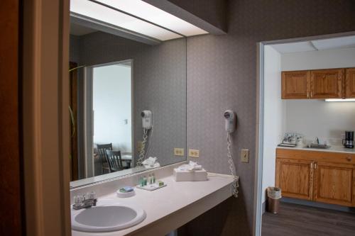a bathroom with a sink and a mirror at Lone Tree Golf Club and Hotel in Lone Tree