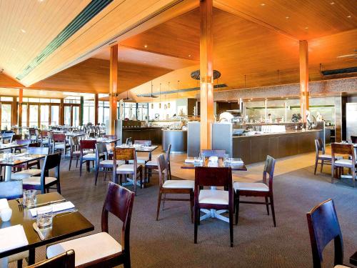 Restaurace v ubytování Novotel Sunshine Coast Resort