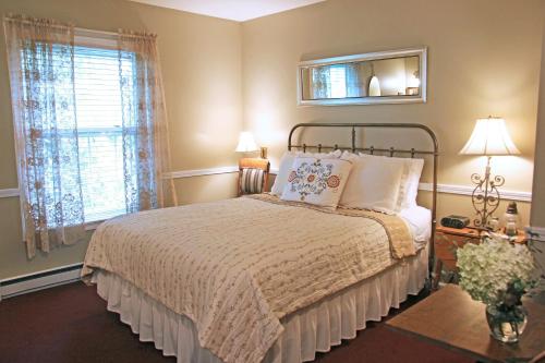 a bedroom with a bed and a window at Eagle Harbor Inn in Ephraim