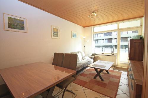 a living room with a table and a couch at Vier Jahreszeiten 3-6 in Großenbrode