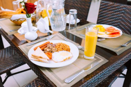 Makanan di atau berdekatan hotel