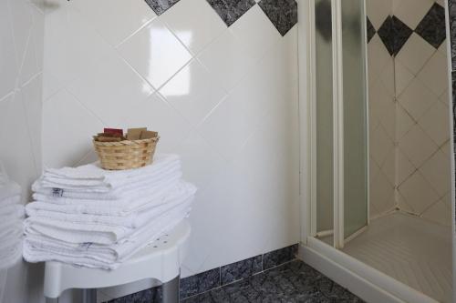 Salle de bains dans l'établissement Hotel Happy