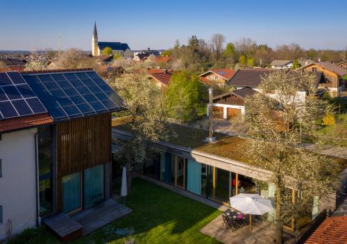 an aerial view of a house with solar panels on the roof at Zeitraumferien in Bernau am Chiemsee