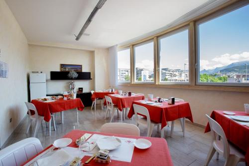 Vue générale sur la montagne ou vue sur la montagne depuis l'hôtel