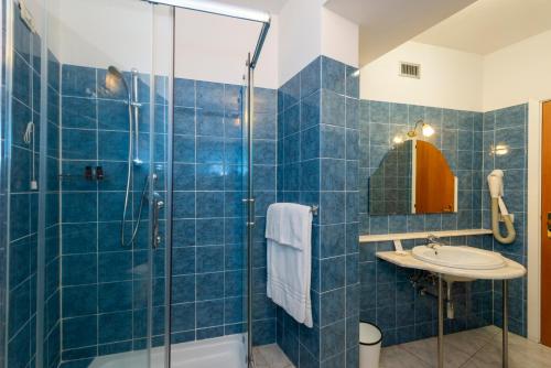 A bathroom at Atlantis Palace Hotel