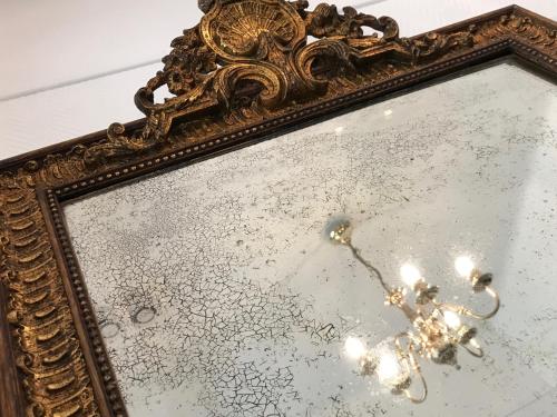 a picture of a chandelier in a picture frame at Luxurious Townhouse 10 mins walk to Epernay centre in Épernay